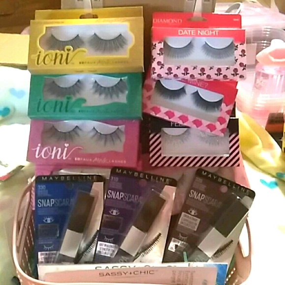 Women's eyelash 16 pc gift set - Picture 1 of 7
